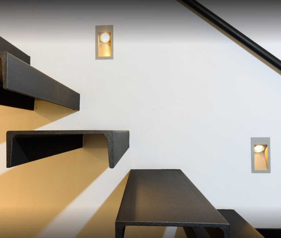 Arquitectos Castro Urdiales. Iluminación interior: calidez y bienestar.