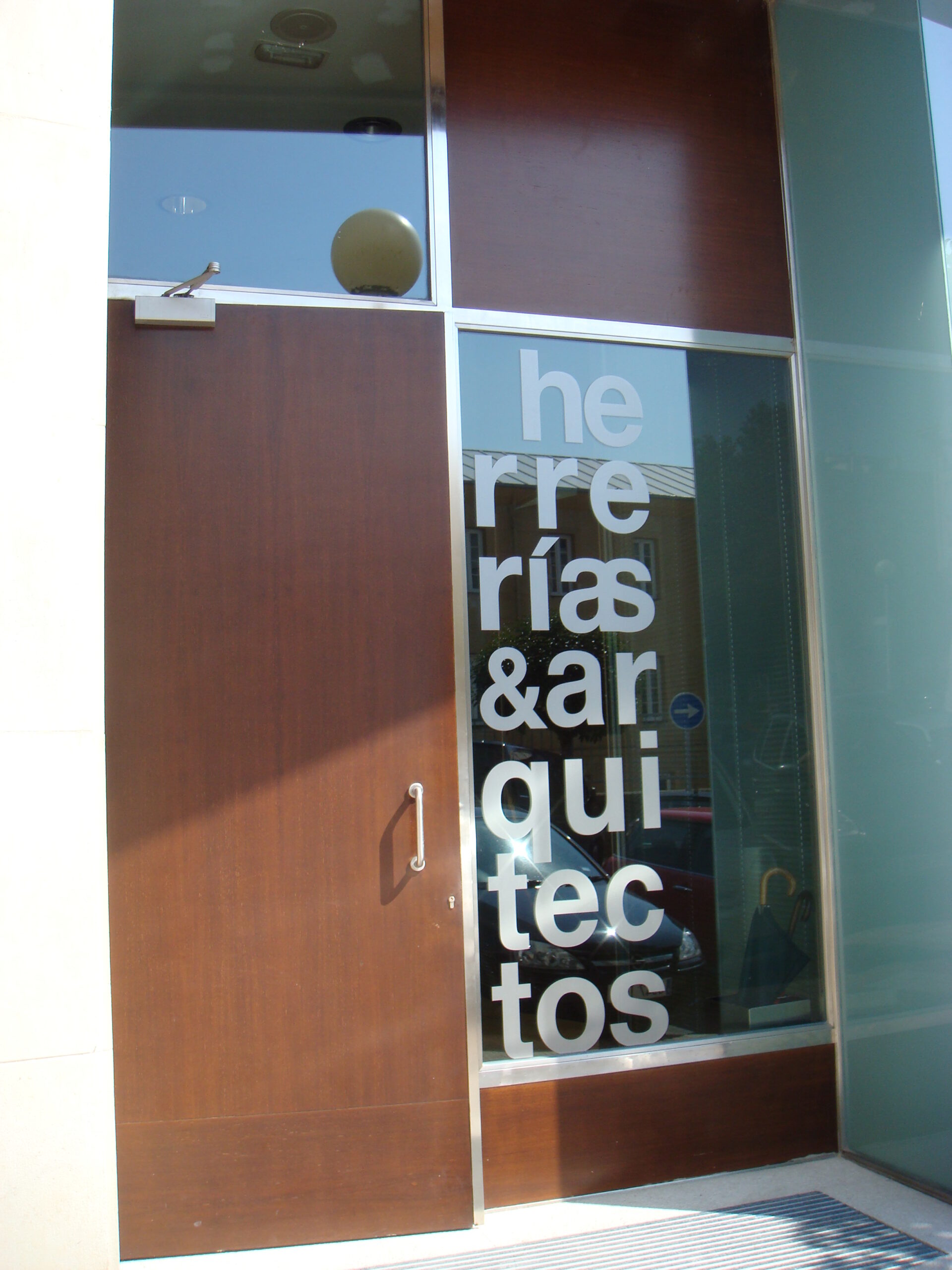 Arquitecto en Castro Urdiales. Restauración de la nave central de Iglesia de Santa María de Castro Urdiales: conservación del patrimonio religioso y arquitectónico.